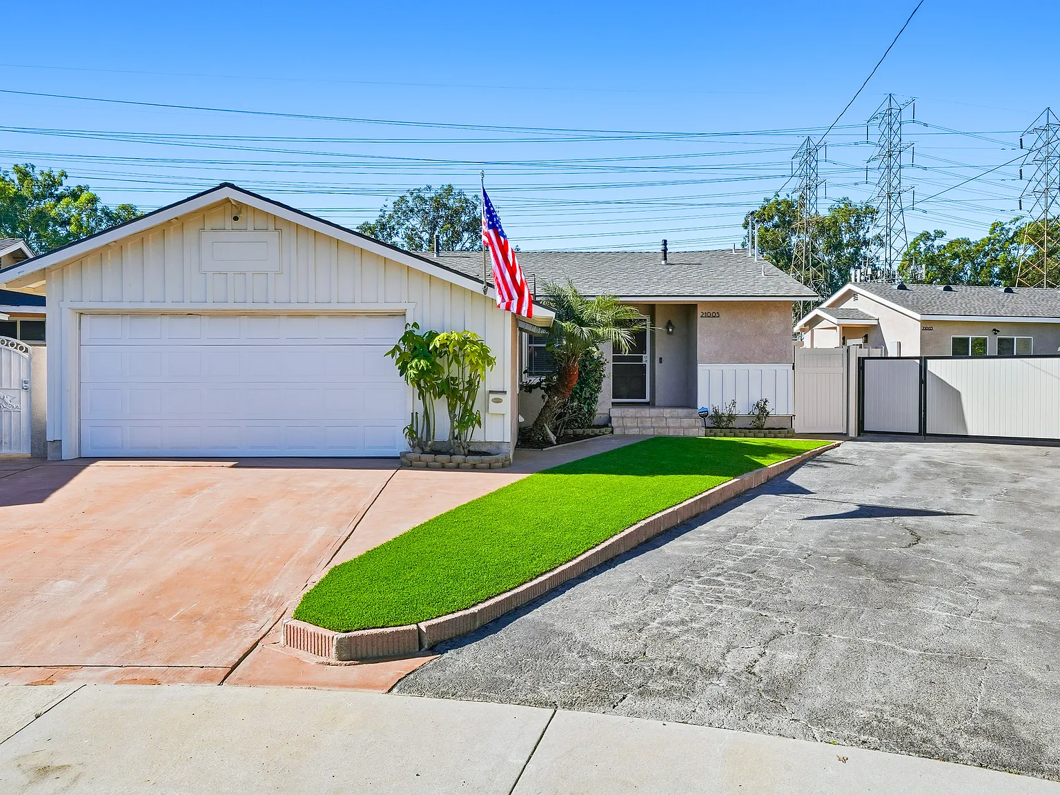 3 bed, 1189 sqft, $3,850 — Photo 1