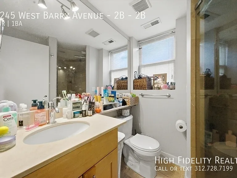 2245 W Barry Ave #2B — Photo 9