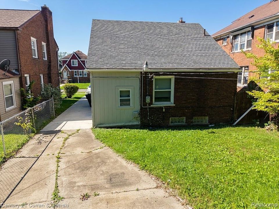 2nd image of 3684 Buckingham Ave