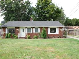 4010-4012 Shelby Rd, Youngstown, OH