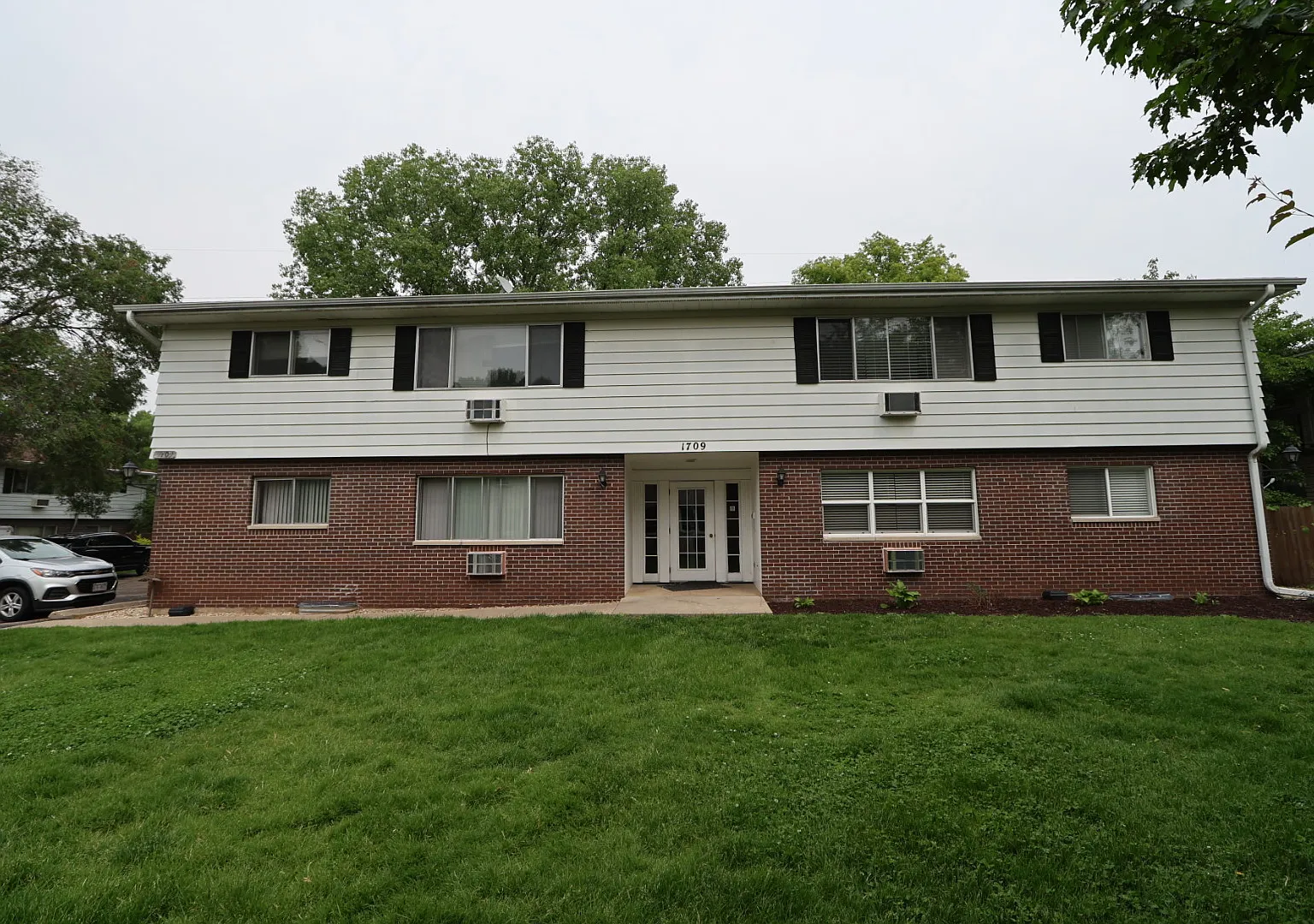 1701 Blossom Lane — Photo 3