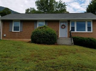 490 2nd St, Buchanan, VA 24066