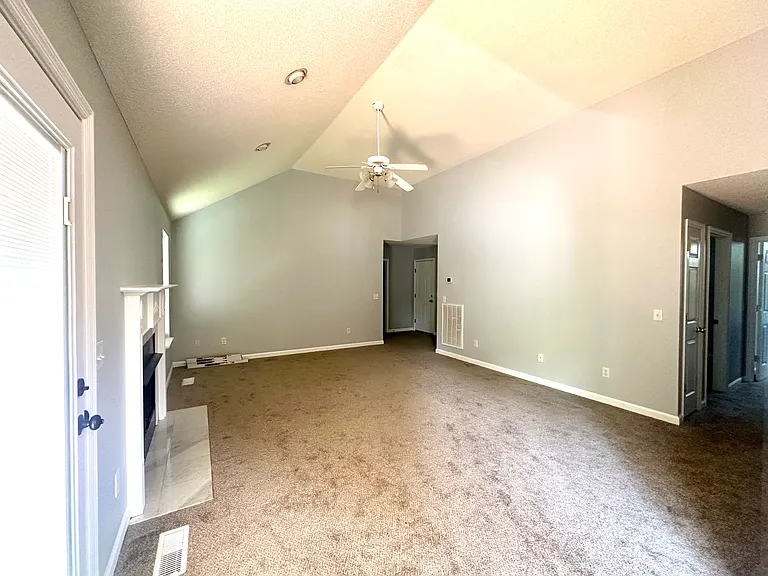 5712 Sundown Ct — Photo 2