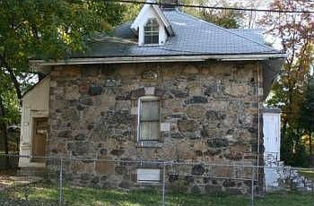 2nd image of 130 Crawford St