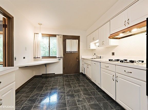5th image of 1005 Forestway Dr