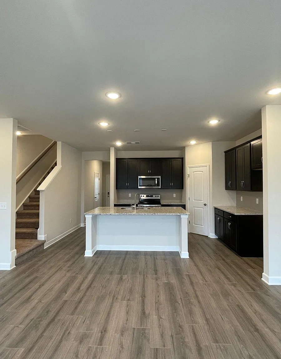 3 bed, 2.5 bath, 1574 sqft, $1,900 — Photo 3