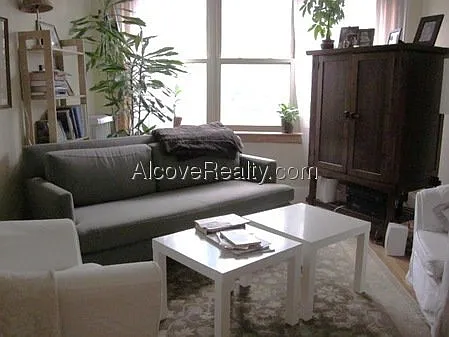 2 bed, 1.0 bath, 825 sqft, $3,400 — Photo 1