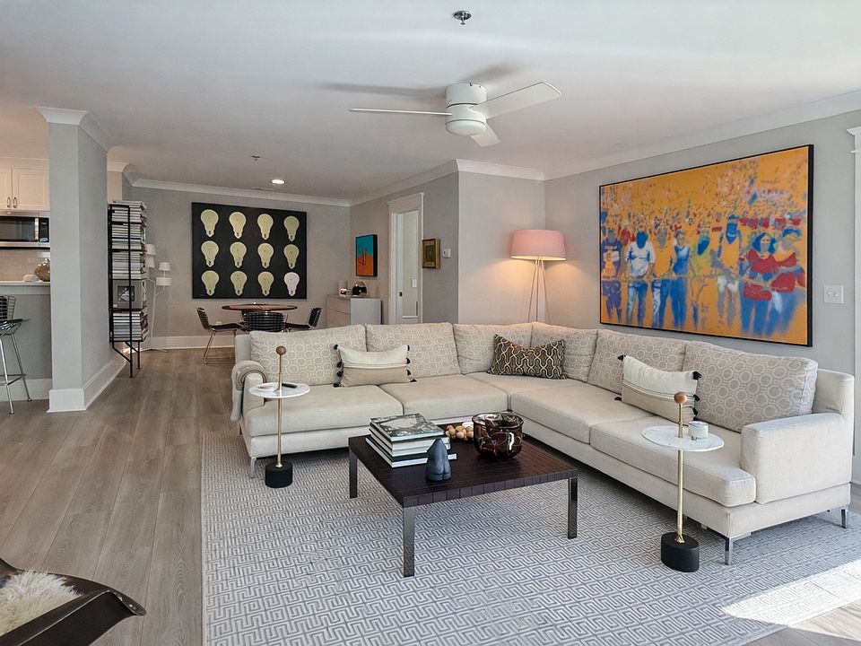 1st image of 2424 Selwyn Ave APT B