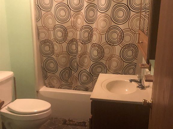 4th image of 1001 N College St