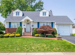 143 Intervale Ave, Farmingdale, NY 11735