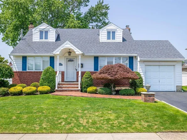 143 Intervale Avenue, Farmingdale, NY 11735