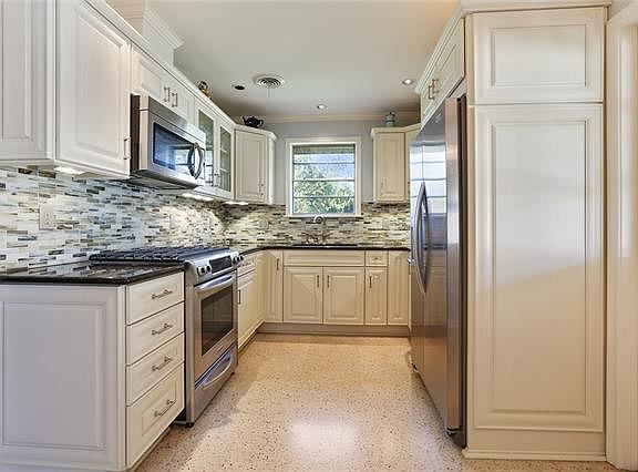 3rd image of 2047 Hyman Pl