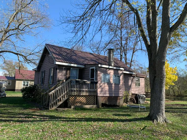 130 Cottage Ln, Mill Hall, PA 17751