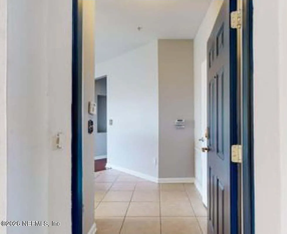 3 bed, 2.0 bath, 1394 sqft, $2,200 — Photo 2