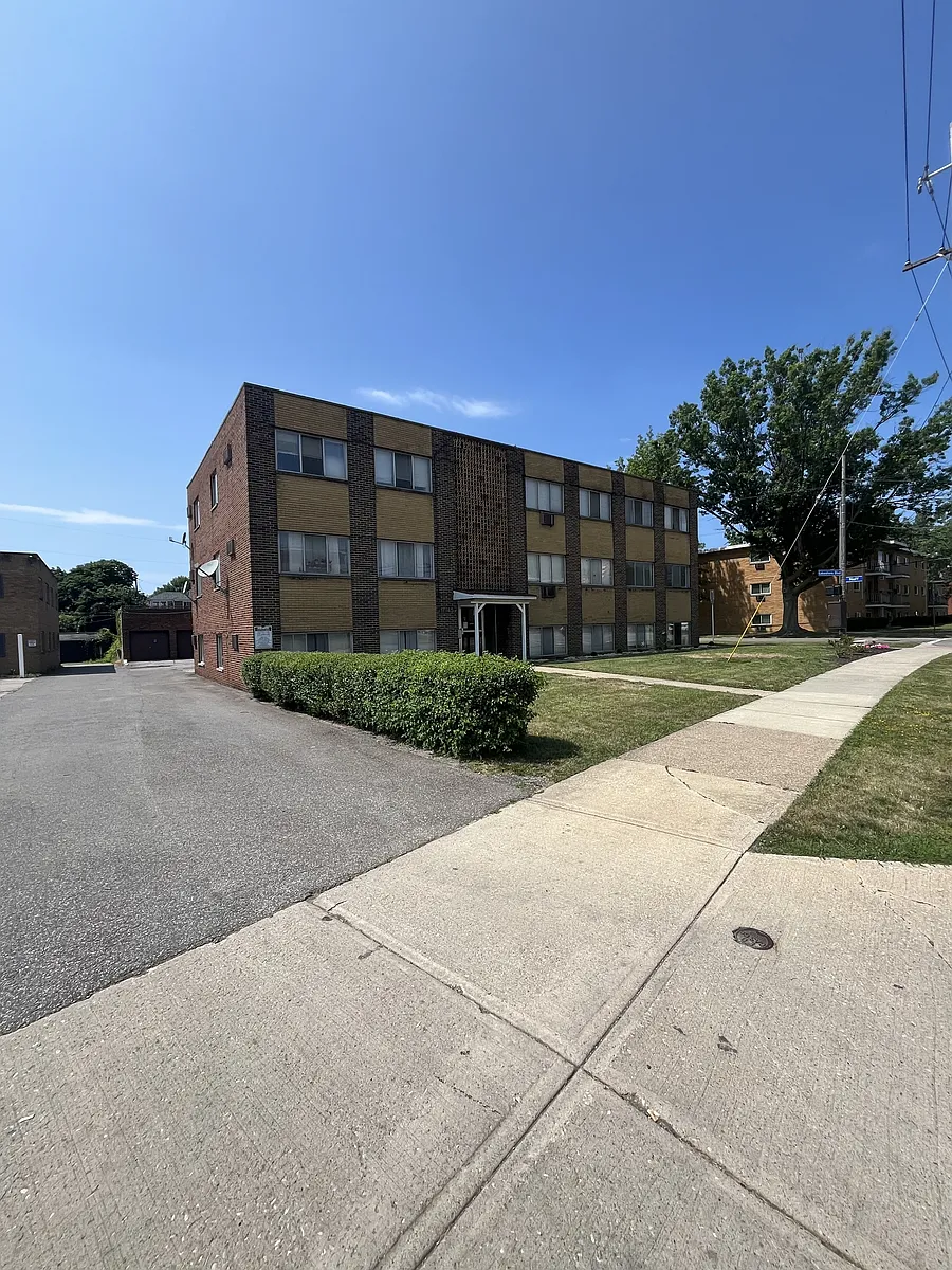 Building Photo - 17745 Lakeshore Blvd
