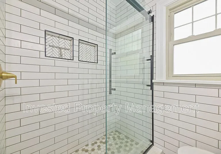 1640 S Marion St — Photo 16