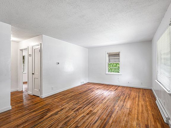 4th image of 2320 Lawndale Ave