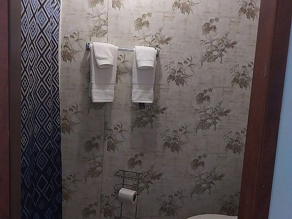 Toilet/shower Airbnb sidr