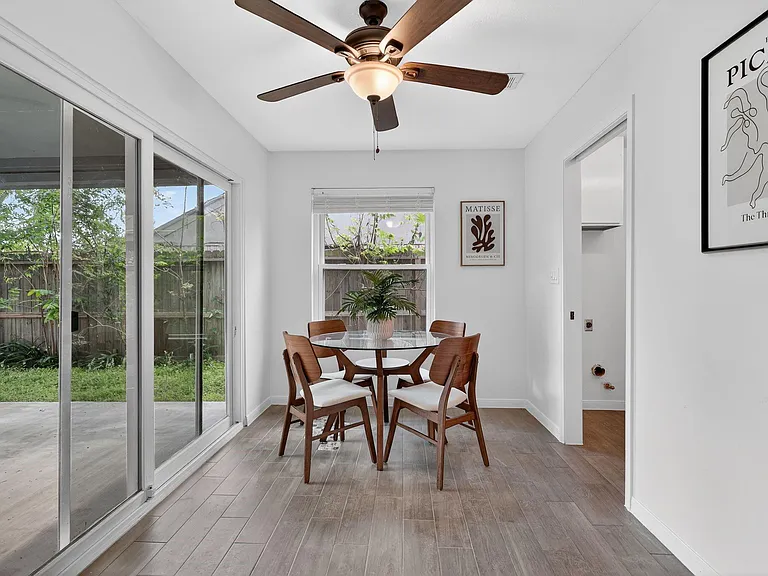 417 W Hillary Cir — Photo 25