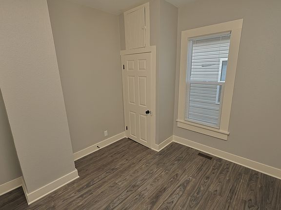 4th image of 621 Kiowa St