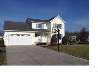 6911 Lake Geneva Ct, Niagara Falls, NY 14304