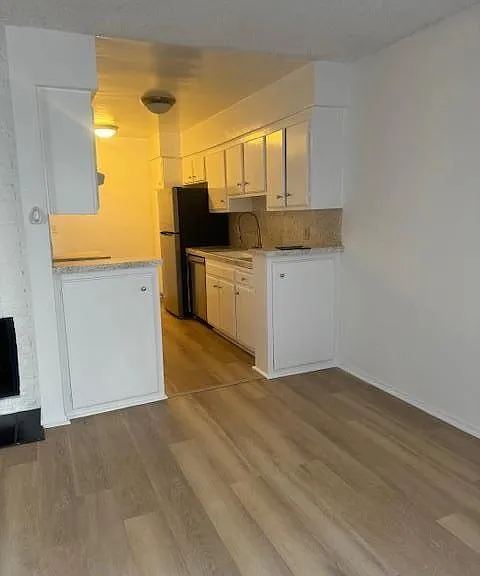 11810 Mayfield Ave #107 — Photo 5