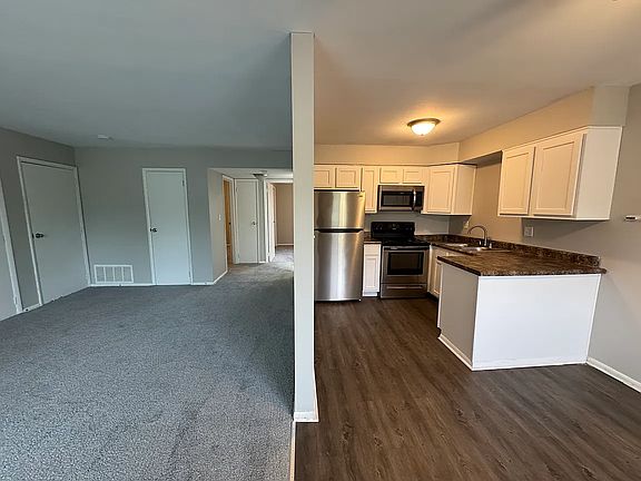 5th image of 9136 E 10th St #5