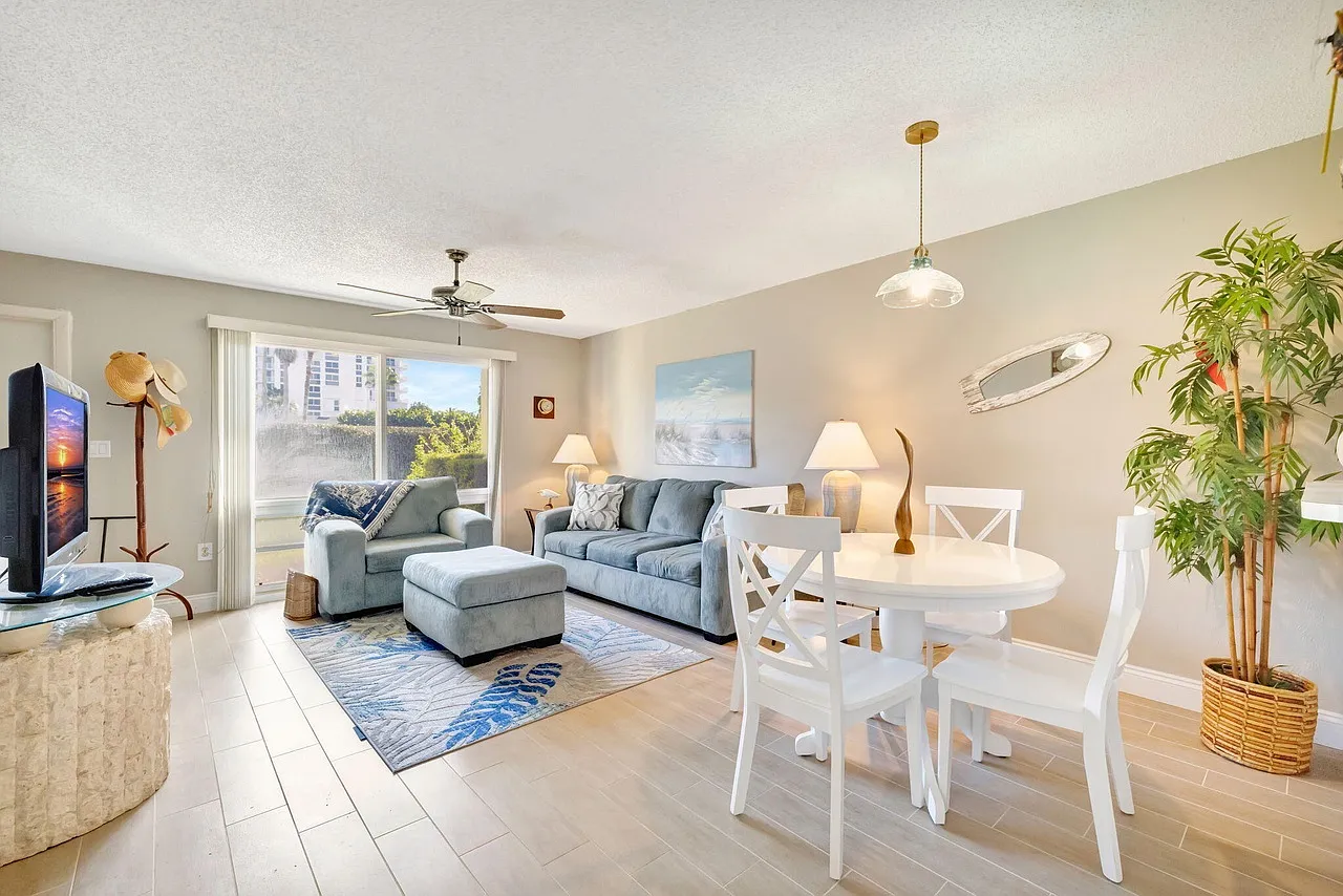 2 bed, 1.5 bath, 1088 sqft, $2,100 — Photo 1