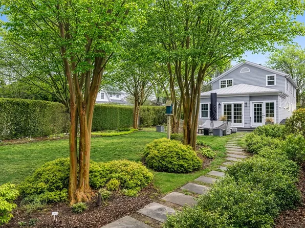 31 Henry St, Southampton, NY 11968