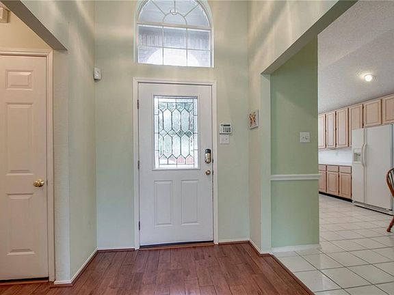 4th image of 3012 Black Walnut Dr