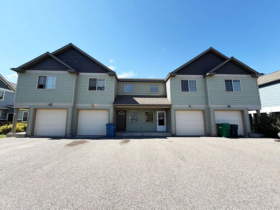 923 Saxon Way