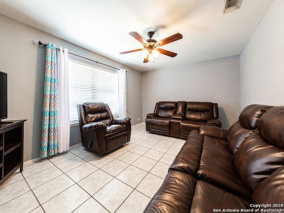 5th image of 251 Meadow Glen Dr