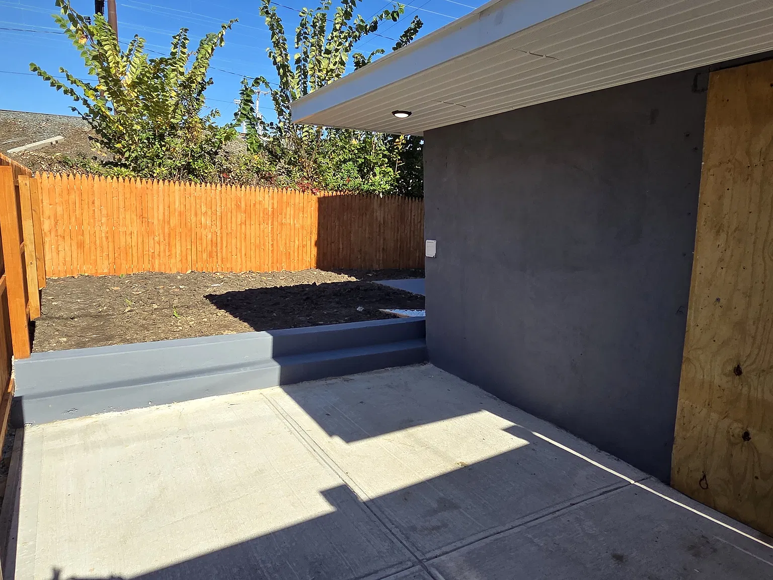 4 bed, 1.5 bath, 2040 sqft, $2,100 — Photo 2