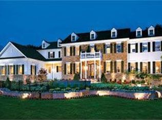 8 Hayhurst Dr, Newtown, PA 18940