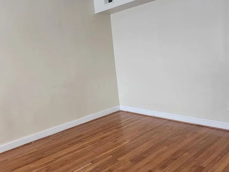 1601 E St NE — Photo 9