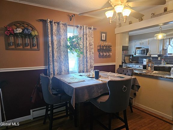 4th image of 200 Meadowbrook Road