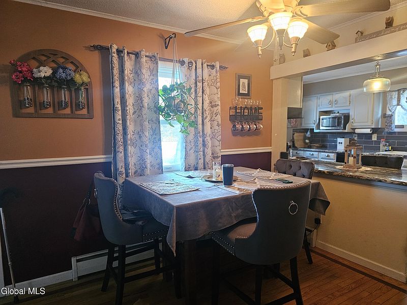 4th image of 200 Meadowbrook Road