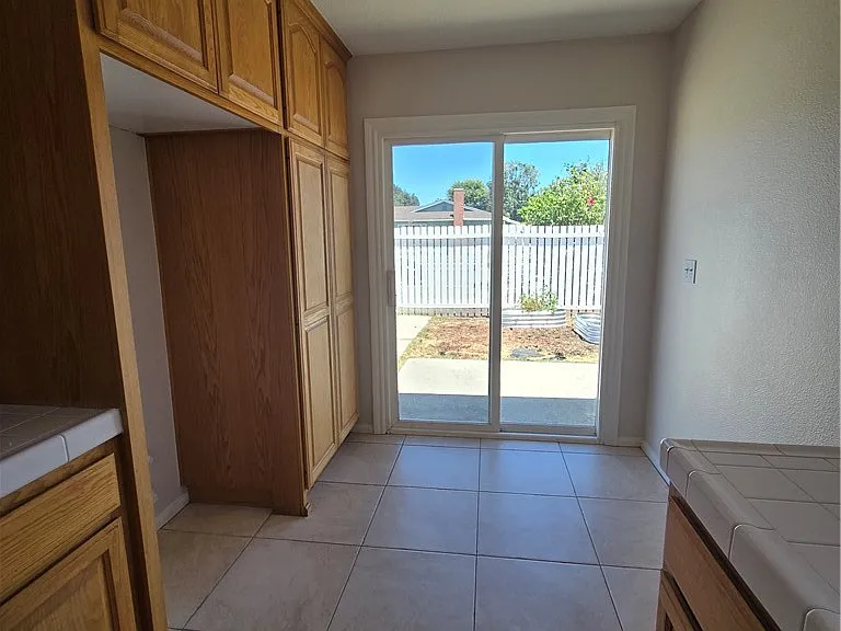 394 N Clinton St — Photo 14