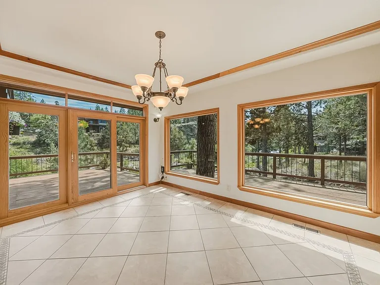 637 NW Silver Buckle Rd — Photo 12