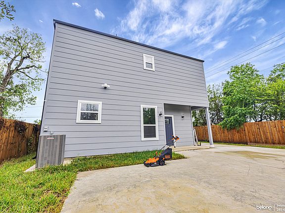 3rd image of 3402 Nathaniel Brown St Unit B