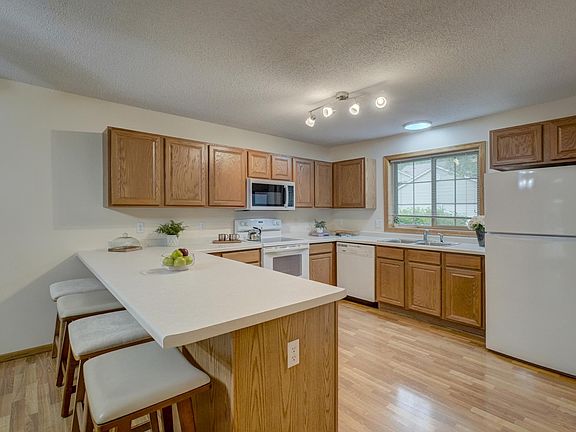 3rd image of 696 Monn Ave