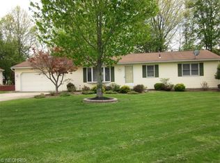 8198 Clover Ln, Garrettsville, OH 44231