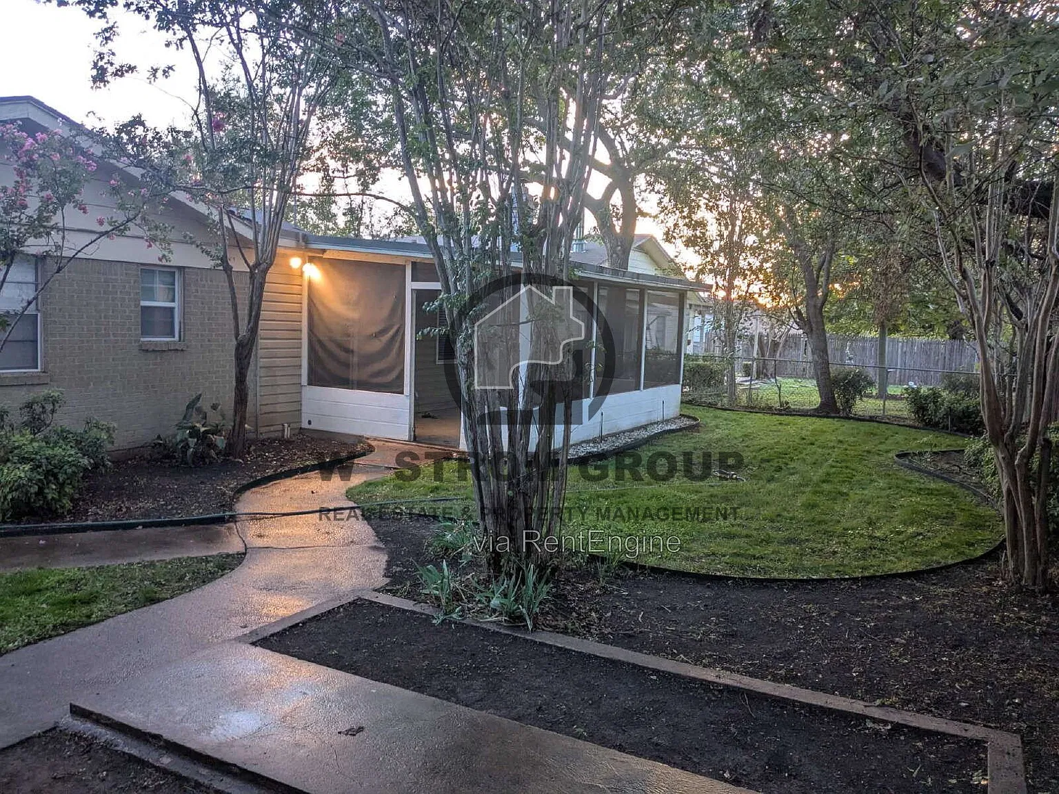 3 bed, 2.0 bath, 1906 sqft, $2,495 — Photo 3