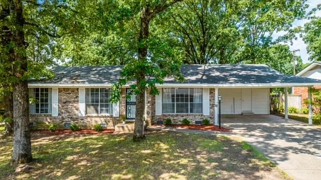 3 bed, 1396 sqft, $2,650 — Photo 1