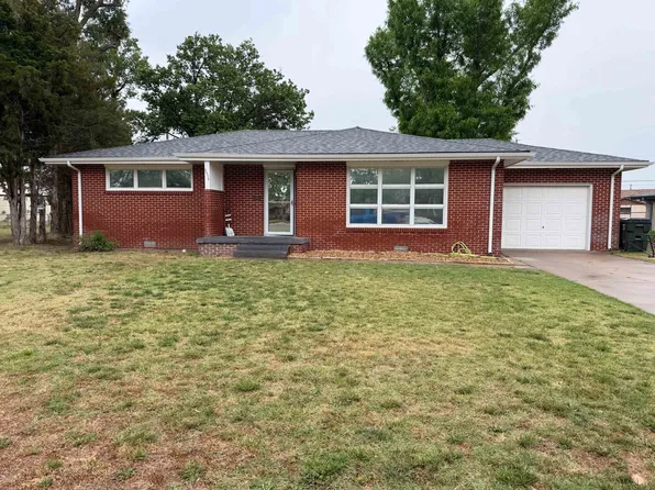 2530 Quivira Ave, Great Bend, KS 67530