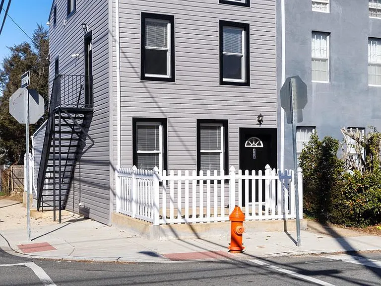 400 Green Ln #2 — Photo 1