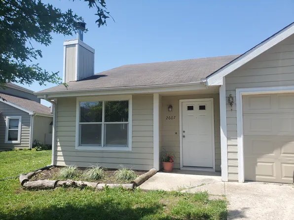 2607 Winterbrook Dr, Lawrence, KS 66047