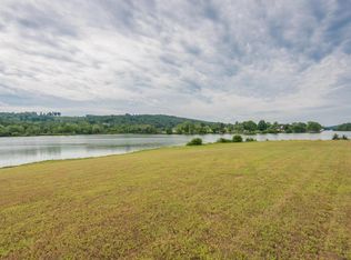 373 Edgelake Dr, Kingston, TN 37763