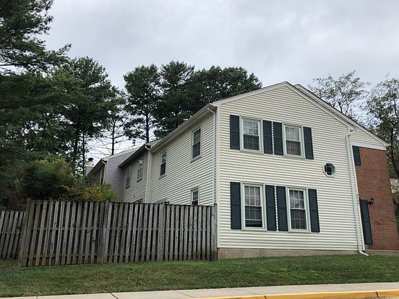 3rd image of 9500 Cherry Oak Ct