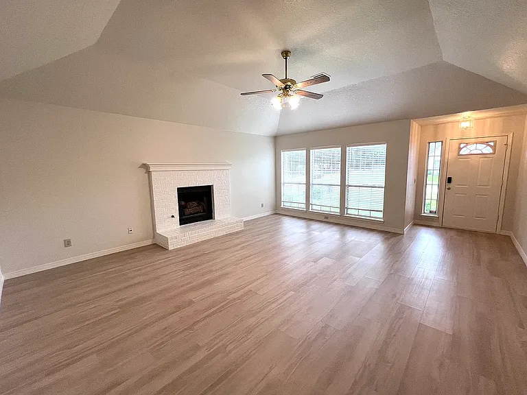11102 S Nandina Ave — Photo 3